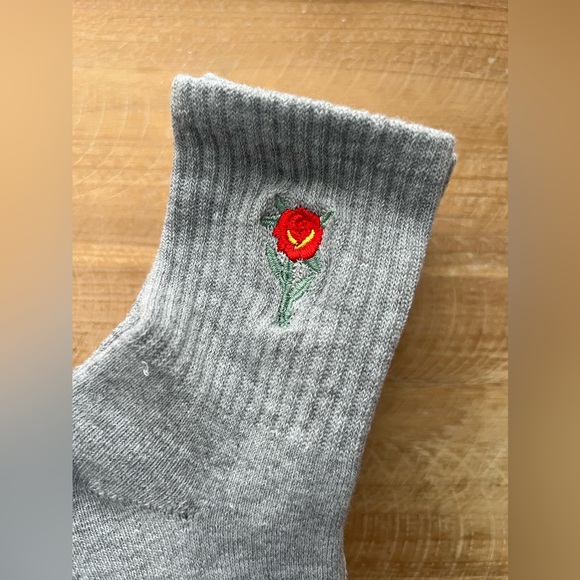 New Ed Hardy 5 PK Mid Crew Socks with skull and rose embroidery - Picture 3 of 5